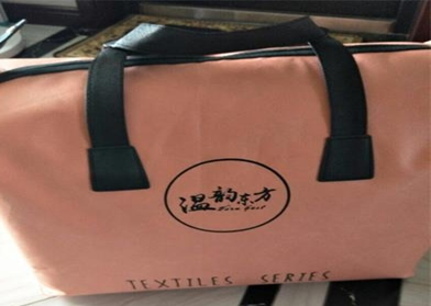 歡度中秋，喜迎國慶，鑫潤豐發(fā)送福利羽絨被溫暖員工心
